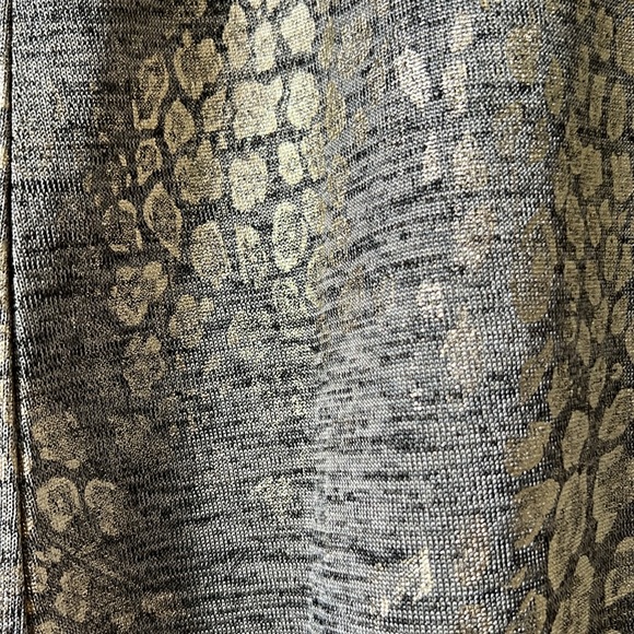 WHBM metallic v-neck tee - Picture 3 of 5